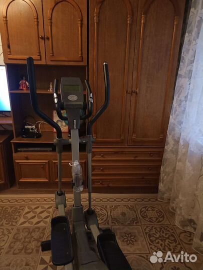 Эллиптический тренажер torneo