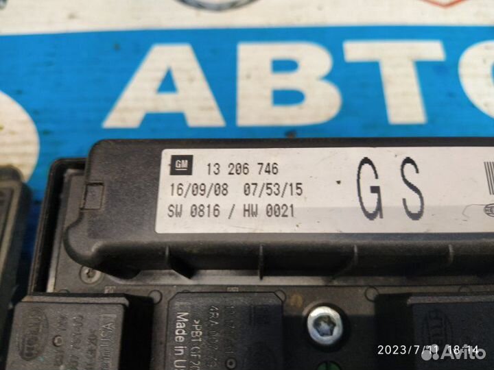 Блок предохран. Opel Zafira B A05 05-15