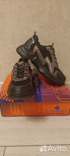 Кроссовки новые 40 размер