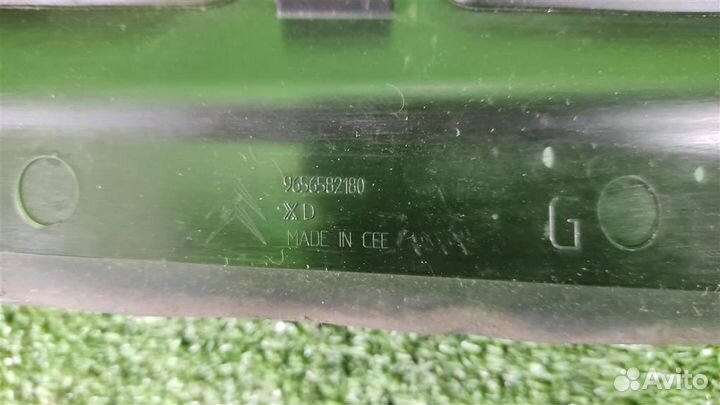 Пыльник крыла переднего левого Citroen C4 Picasso