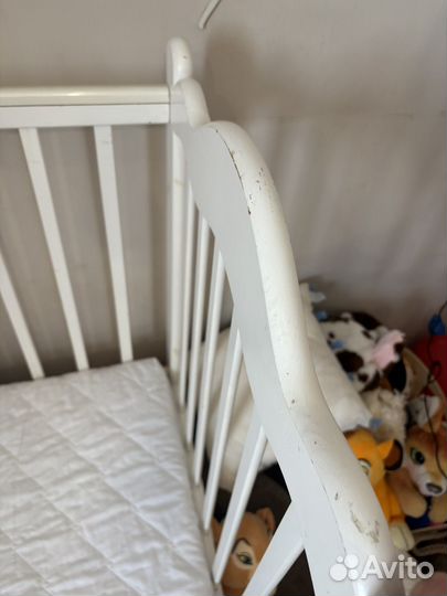 Детская кроватка с маятником и ящиком