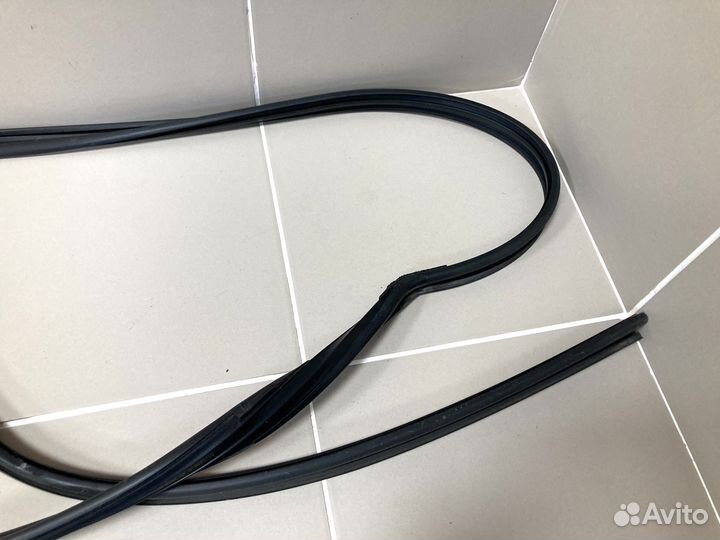 Уплотнитель стекла пер прав Ssang Yong Actyon NEW