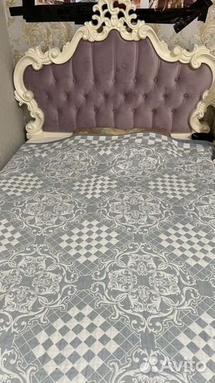 Кровать +комод