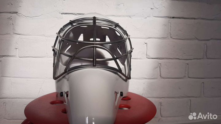 Новый вратарский шлем VRTmask матрица /Wall Retro