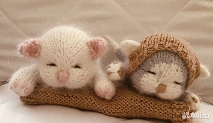 Вязаный котенок-малыш