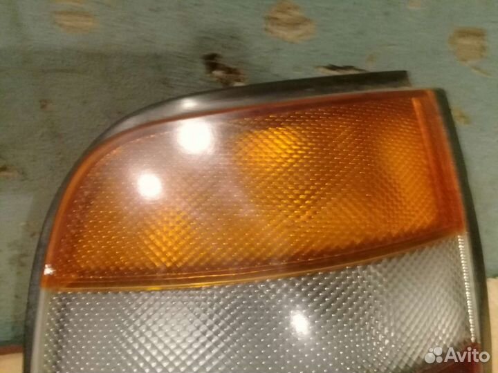 Фонарь с трещиной задний правый Nissan March K11