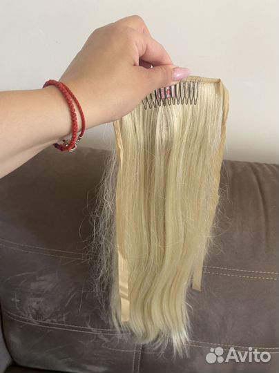 Волосы на заколках блонд