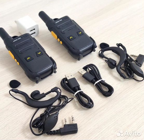 Рация-радиостанция в комплекте с наушниками