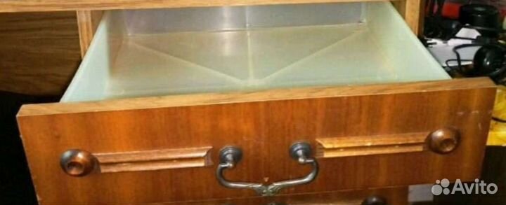 Тумбочка прикроватная