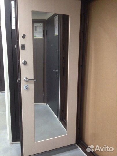Входные двери, с зеркалом, со склада