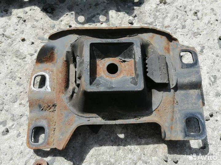 Подушка крепления двигателя левая Mazda 3 BK