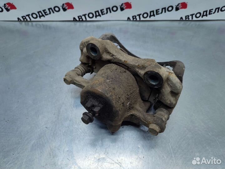 Суппорт передний левый Nissan Bluebird U14 1996 г