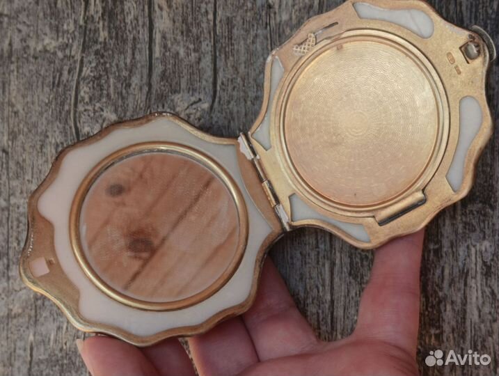 Пудреница СССР ракушка