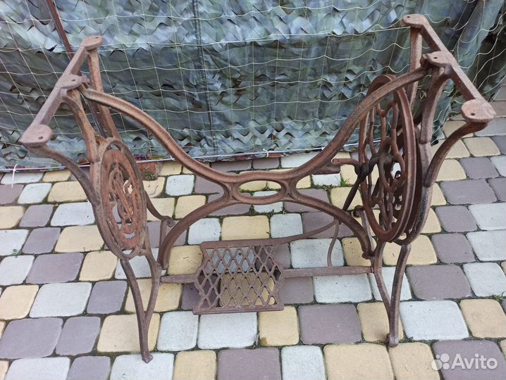 Швейная машина 