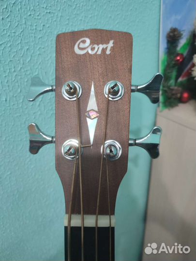 Акустическая бас гитара