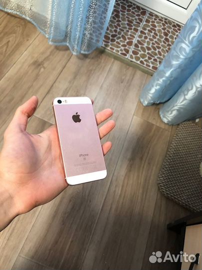 iPhone SE, 32 ГБ