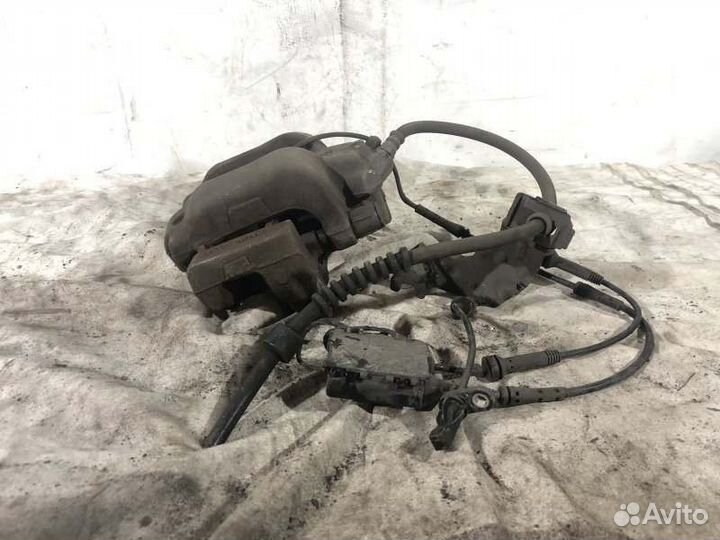 Суппорт тормозной передний левый Bmw 3-Series F30