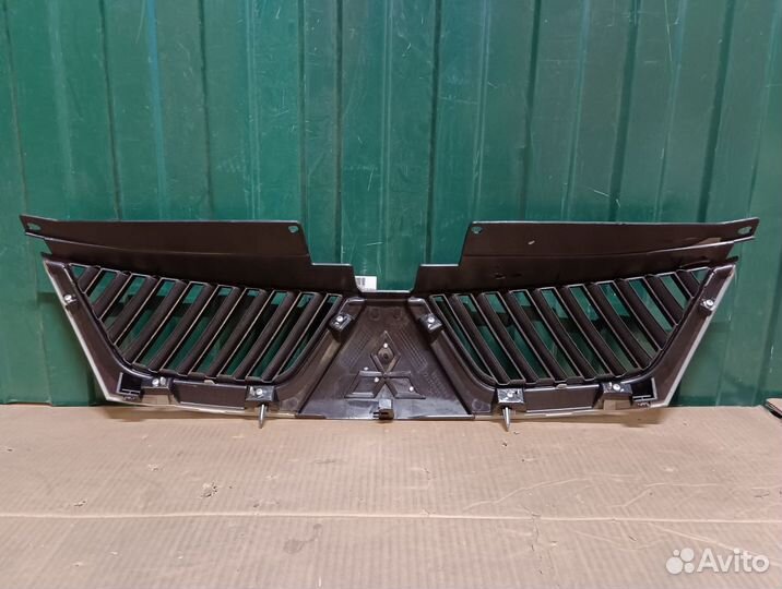 Решетка радиатора Mitsubishi Outlander 2 XL