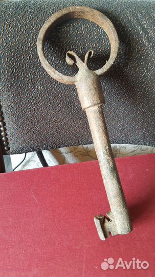 Старинный ключ от ворот имения
