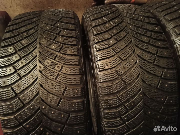 Michelin X-Ice North 4 225/55 R17