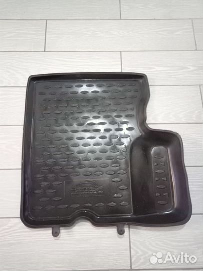 Автомобильные коврики резиновые