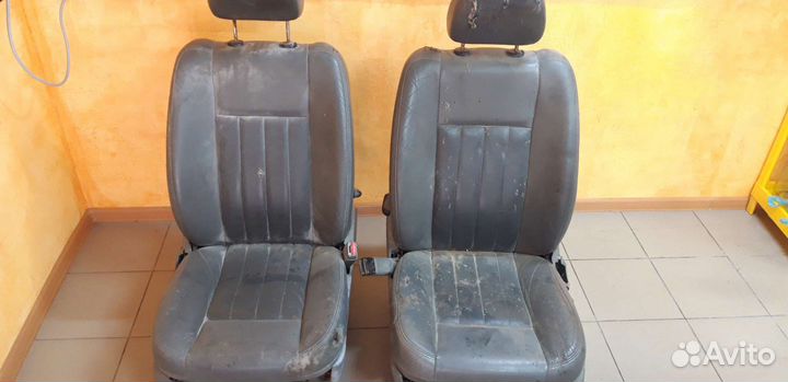 Dodge Durango 2 передние кресла