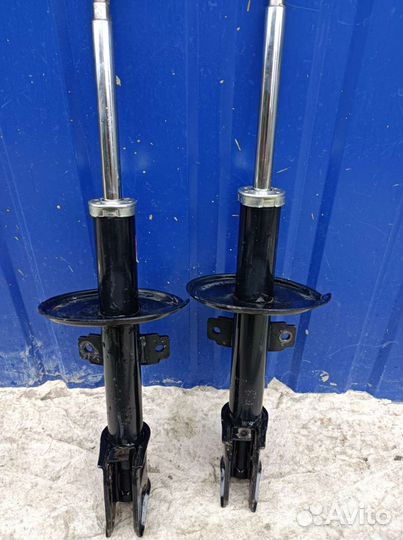 Передние стойки на renault duster