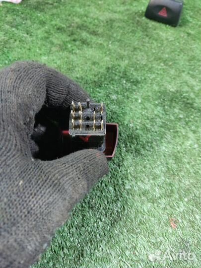 Кнопка аварийной сигнализации LADA Kalina