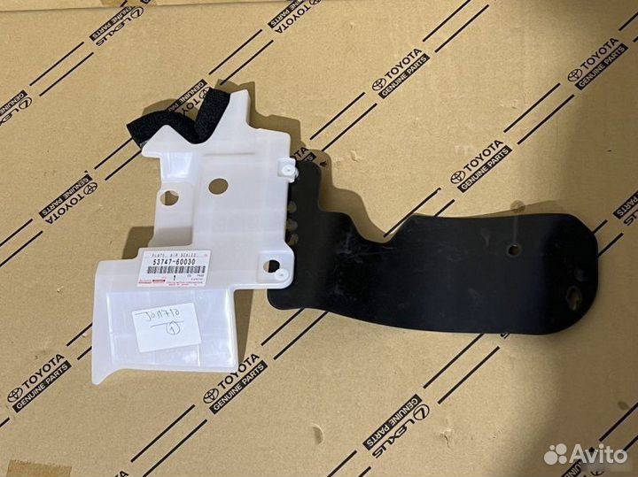 Защита фары правая Lexus Gx 460