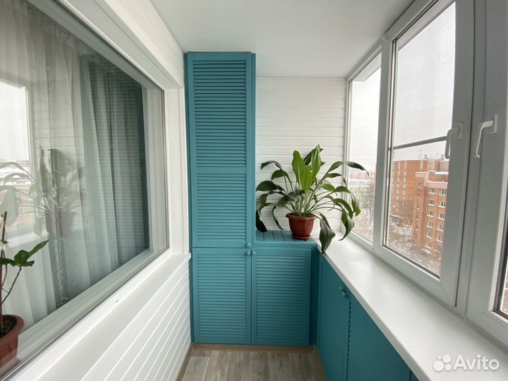 Сотрудники по отделки лоджий и балконов