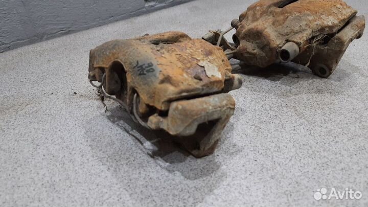 Передний тормозной суппорт Audi A4 B6 2.0 ALT CVT