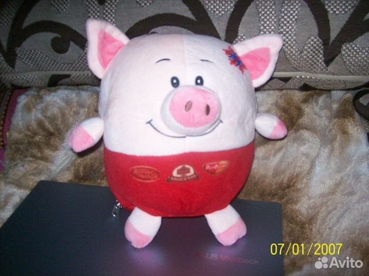 Подушка-свинка и наволочки в технике печворк