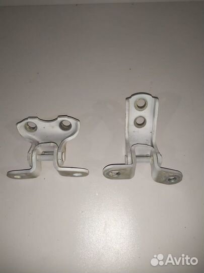 Петли дверные Toyota Corolla 2011