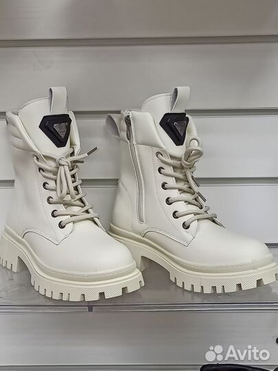 Ботинки женские зимние размеры 38,39