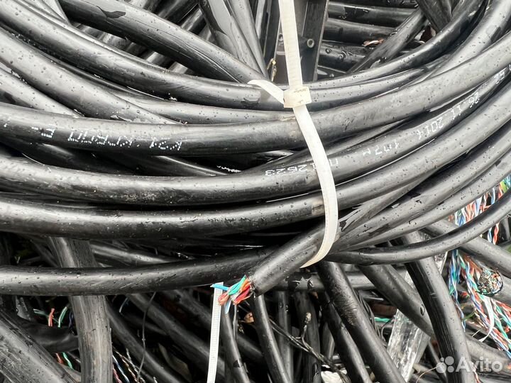 Сетевой кабель для телефона и интернета