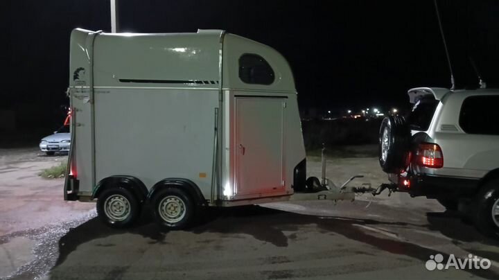 Прицеп коневозка