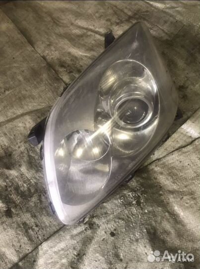 Фара левая хром toyota avensis T25 галоген