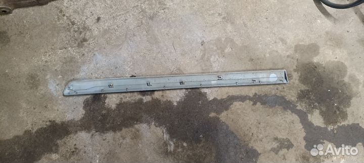 Молдинг зад прав двери Kia Carnival 2002-2006