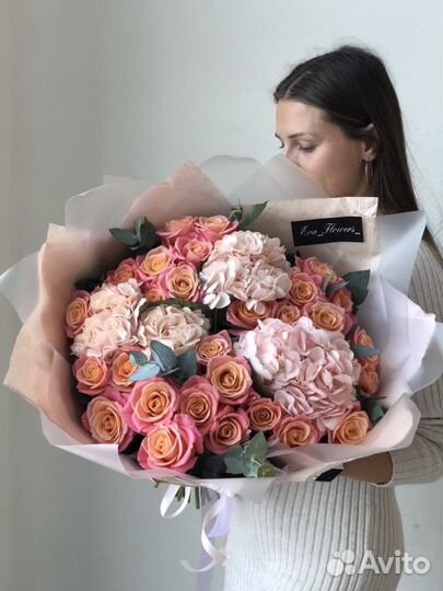 Красивый букет с гортензией