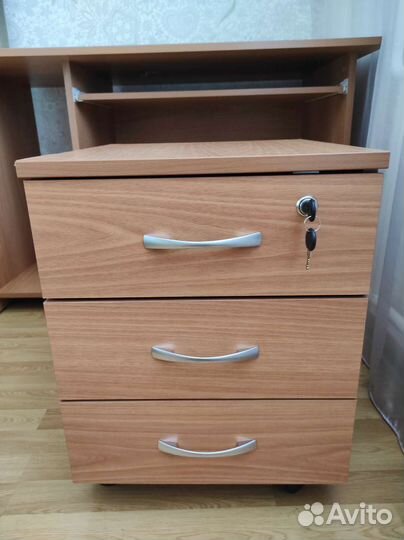 Стол письменный