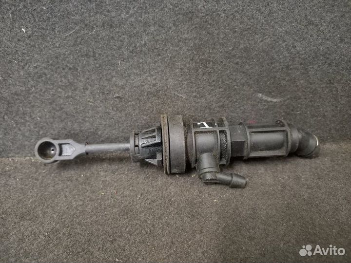 Главный цилиндр сцепления Mitsubishi Lancer 10