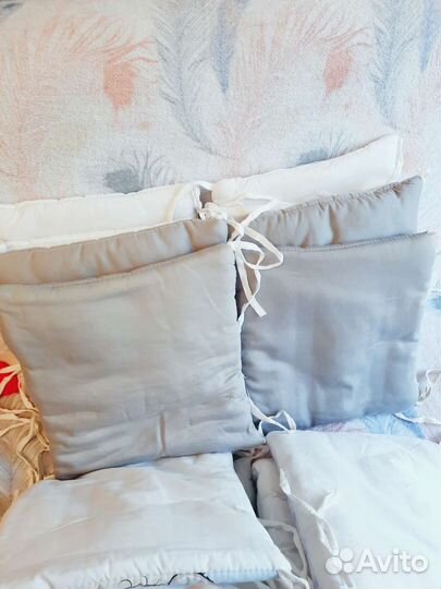 Бортики в кроватку+ одежда и игрушки