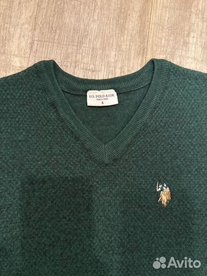 Свитер зеленый