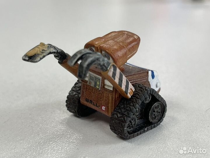 Бронь. Игрушки из киндера - робот Валли Wall-e