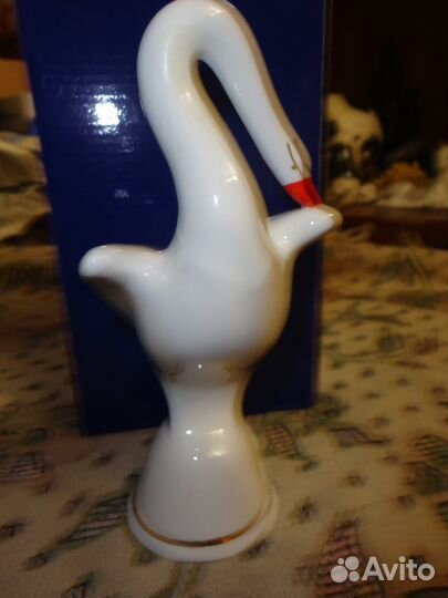 Фарфоровая статуэтка 