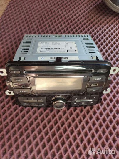 Штатная магнитола Рено Логан