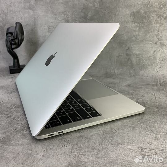 MacBook Pro 13 2017 i5/8gb/512gb Silver