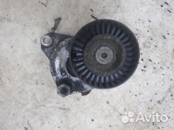 Натяжитель ремня Мерседес