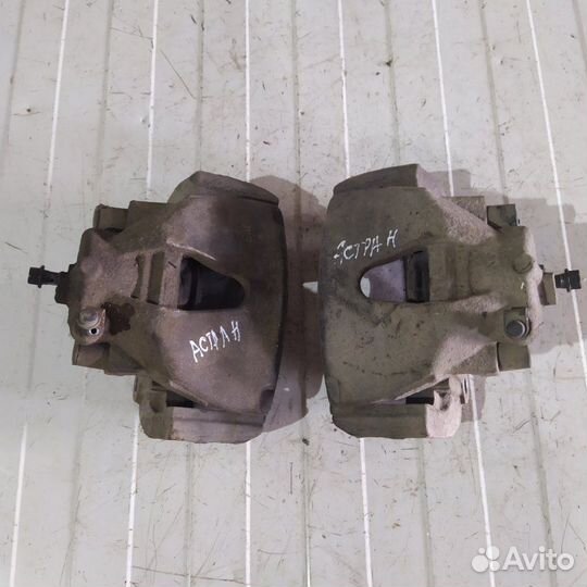 Суппорт тормозной передний Opel Astra H 1.8 2008