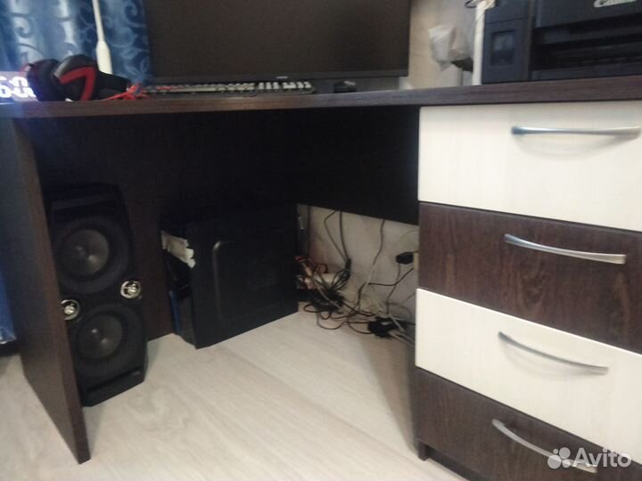 Компьютерный стол